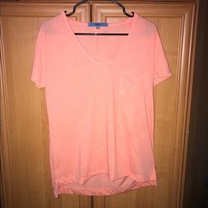 V-neck tee with pocket